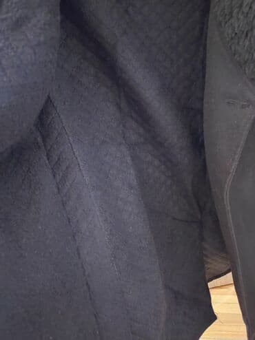 пальто зимнее: S-M razmer Oğlan ucun sade palto. 4 gün xaricde geynilibdi. Satiram 40 — 7