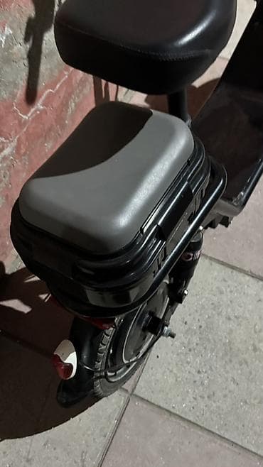 skuter: Elektrik skuter – oturacaqlı, güzgülərlə Xüsusiyyətlər: - Şəhər üçün — 4