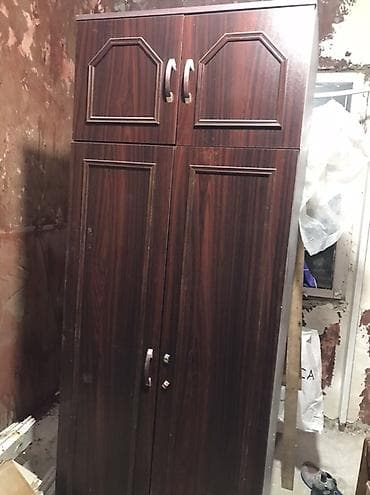 taxta atmalar: Dörd qapılı, hündür şkaf – tünd qoz rəngli taxta teksturalı. - Üst — 1