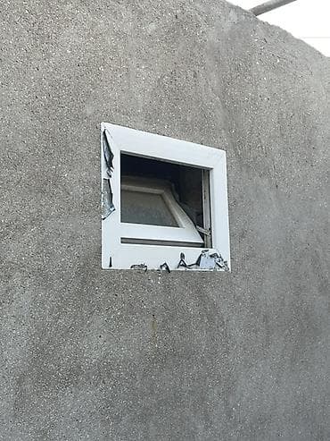 plastik qapi pencere satisi: PVC qapı və kiçik PVC pəncərə dəsti İki fortuşka iki hamam qapısı — 4
