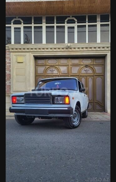 masin ucun qosqu: Model: Lada vaz (VAZ 2107) Kuzov: sedan, 4 qapı Rəng: ağ Yanacaq — 9