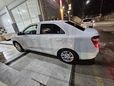 дом на колёсах: Chevrolet Cobalt sedan – ağ rəng, 4 qapı, geniş salon və iri baqaj — 7