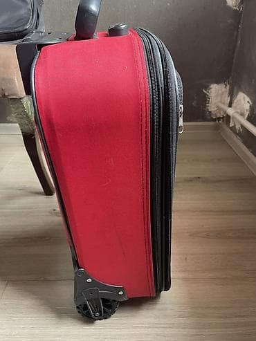 hoverboard 2 el: Qırmızı rəngdə təkərli səyahət çamadanı - Material: parça korpus — 2