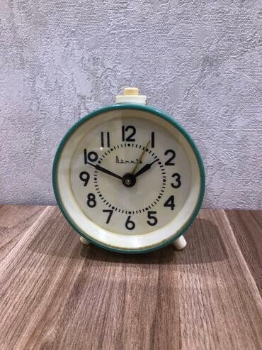 qizil onluq qiymeti: Masaüstü Mexaniki Əntiq saat 1970 il — 8