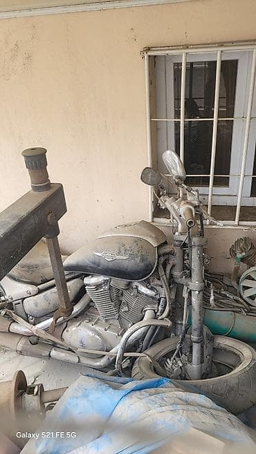 kreditle mopedler: Motosiklet – kruizer tipli, V-ikili silindrli mühərriklə - Marka/loqo — 1