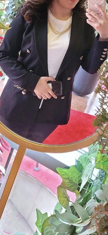 desd geyimler: 2ci əl pencək satılır. az geyinilib. səliqəlidir. söküyü yoxdur — 1