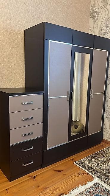 Dolab ve şkaf iksi birlikde satilir ela vezyetdedir 180 manat Ünvan