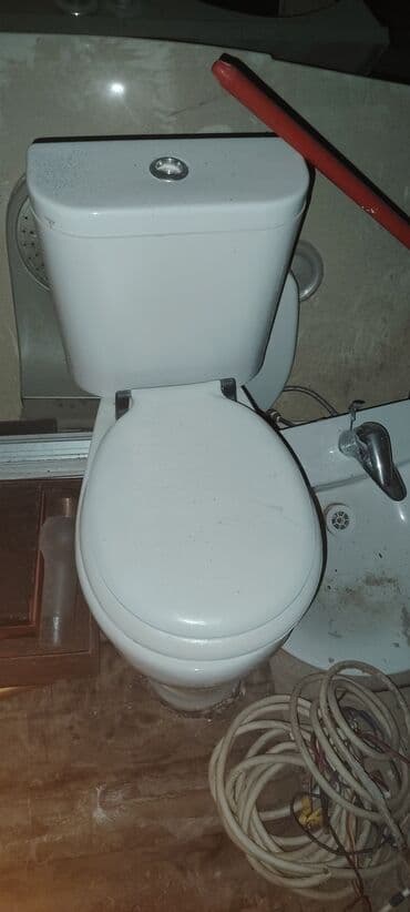 tualet ucun unitaz: Sanitar quraşdırma dəsti - Tualet: iki hissəli keramik unitaz, üstdən — 2