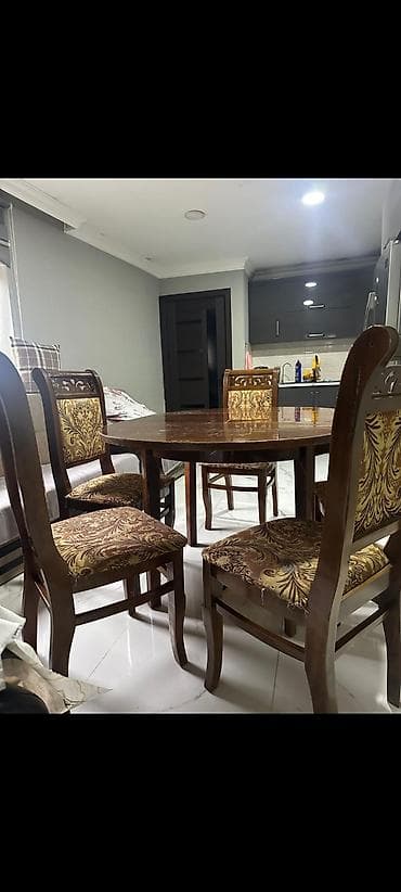 Qonaq otağı üçün, İşlənmiş, Yumru masa, 4 stul