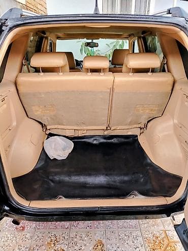 pirus satisi: Qara rəngli kompakt SUV Xüsusiyyətlər: - Kuzov: 5 qapılı, xarici — 9