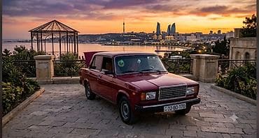 2107 ehtiyyat hisseleri: VAZ 2107, qırmızı rəng, sedan gövdə. Klassik kvadrat dizayn, xrom ön — 2