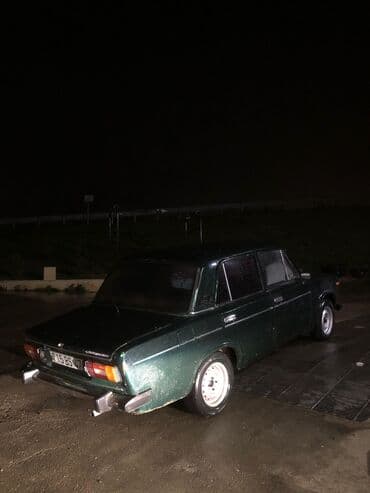 Model: VAZ 2106 (klassik “Jiguli” sedan) Rəng: Tünd yaşıl/qaraya çalan