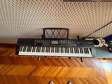 klavitura: Elektron piano təzə kimidi az istifadə olunub üzərində yeni pedal var — 4