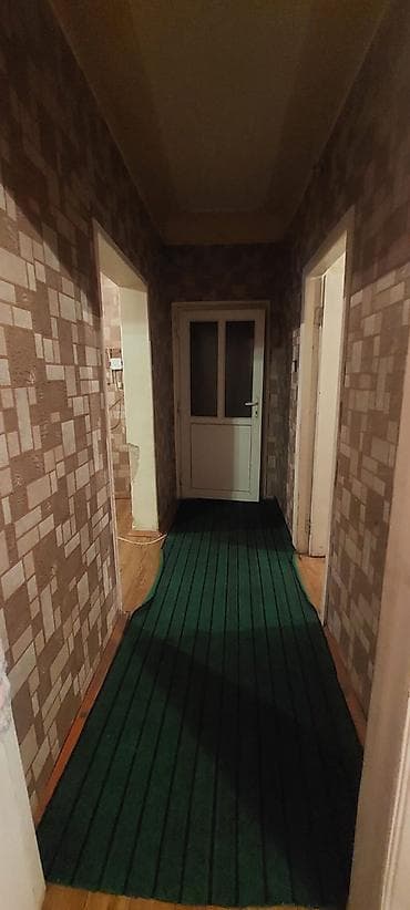 1 otaqli kohne binada ev: 3 otaqlı mənzil – klassik sovet planlı Gəncədə.Avtozavodun binalarında — 1
