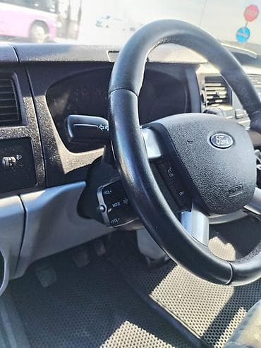 changan uni v: Ford Transit: 2.4 l | 2009 il 190000 km Van body type — 6