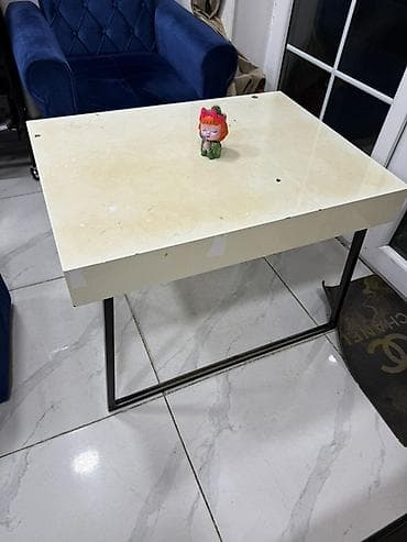 Jurnal masası, Açılmayan, Dördbucaq masa — 1