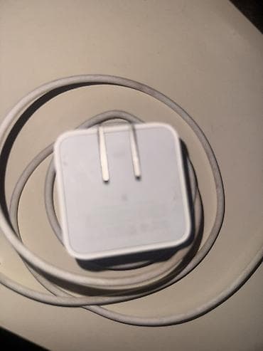 Məhsul: Divar tipli enerji adapteri və şarj kabeli dəsti Təsvir: - lalafo.az -da Məhsul: Divar tipli enerji adapteri və şarj kabeli dəsti Təsvir: -