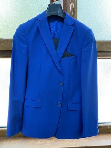 Kostyum geyinilmiwdi.Italya istehsalidi.eynime dar oldugu ucun lalafo.az -da Kostyum geyinilmiwdi.Italya istehsalidi.eynime dar oldugu ucun