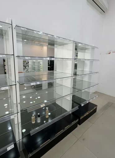 vitrin asilqani: Magaza ucun vitrinler hundurluk 1.50 en 090 sm. Divar vitrinleri ise — 2