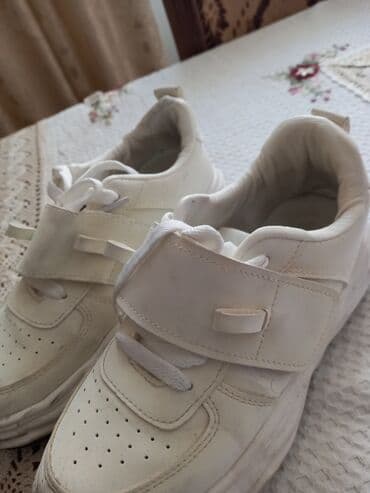 idman geyimleri online satis: Ağ rəngli unisex idman ayaqqabısı - Model: Klassik sneaker tipli - — 1