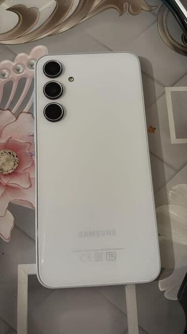 Математика: Samsung Galaxy A35, 256 ГБ, цвет - Белый, Две SIM карты — 1