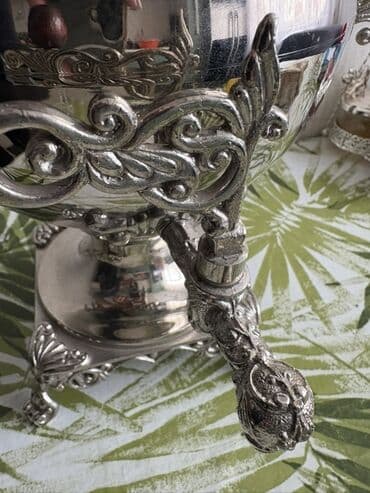 купить бу самовар на дровах: Klassik rus samovarı – dekorativ naxışlı metal gövdə və möhkəm ayaqlıq — 5