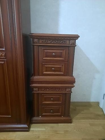 kunc divan kreditle: Klassik üslubda yataq otağı dəsti Tərkibi: - 3 qapılı iri qarderob — 5