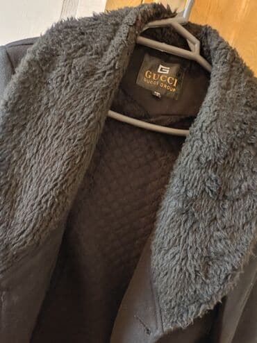 пальто зимнее: S-M razmer Oğlan ucun sade palto. 4 gün xaricde geynilibdi. Satiram 40 — 6