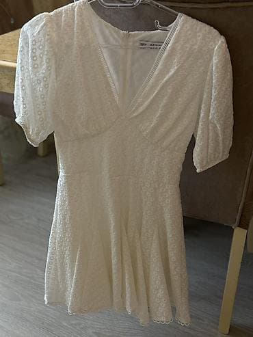 flo memar ecemi: Ağ rəngli qısa don - Zərif krujeva/xırda çiçək naxışlı faktura - Dərin — 1