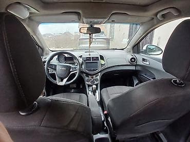 Chevrolet Aveo sedan – ağ rəng, benzinli. - Kuzov: 4 qapılı sedan, ağ