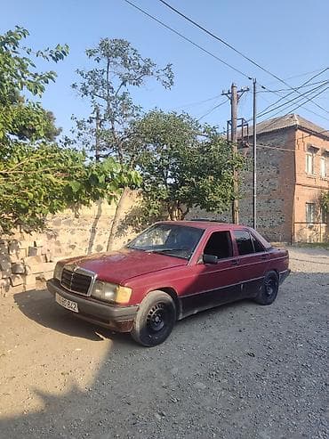 lada mostu: Mercedes-Benz 190: 2.3 l | 1990 il Hetçbek — 2