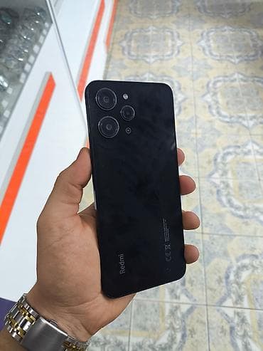 redmi 17 pro max: Redmi smartfon - Ekran: ön tərəfdə mərkəzi “punch‑hole” kamera kəsiyi — 3