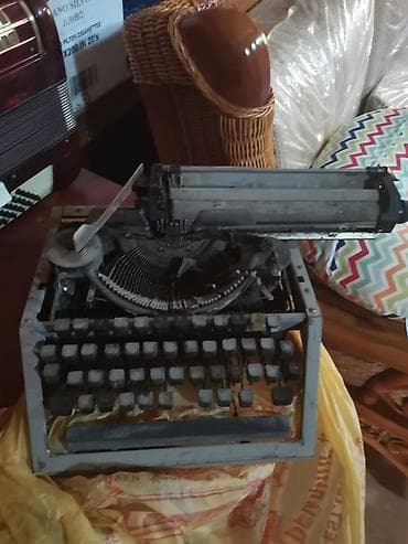 Antikvar yazı maşını — 2