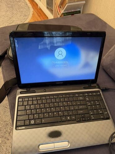 notebook altlığı: Toshiba Satellite noutbuk Xüsusiyyətlər: - Ekran: təxminən 15.6" — 2