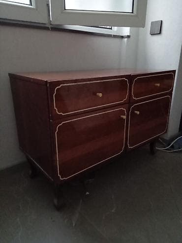 Servantlar: Taxta komod-tumboçka. - Klassik üslubda, qəhvəyi taxta fakturalı — 1