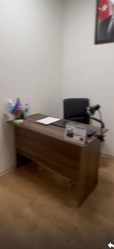 Ofis dəst mebeli: Ofis mebeli dəsti – tam komplekt Tərkib: - Rəhbər masası: ağac — 1