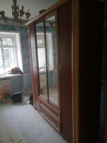 Üç qapılı, güzgülü paltar şkafı - Material: laminat/LDSP, iki rəngli