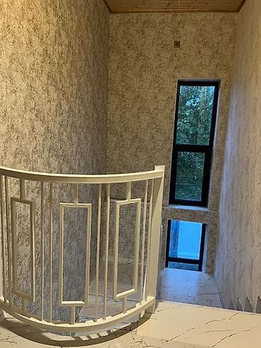 keşlə ev: Satılır: iki mərtəbəli fərdi ev Xüsusiyyətlər: - 2 mərtəbə, geniş — 4