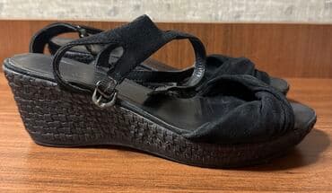 женские босоножки на танкетке: Ölçü: 39, rəng - Qara, İşlənmiş — 1