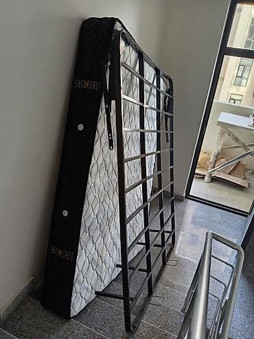 Çarpayılar: Metal çarpayı çərçivəsi + döşək dəsti - Ölçü: təxmini iki nəfərlik — 2