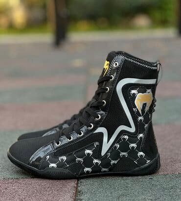 Venum brendinin qara rəngli yüksək boğazlı boks ayaqqabısı (bokserka) lalafo.az -da Venum brendinin qara rəngli yüksək boğazlı boks ayaqqabısı (bokserka)