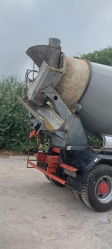 su kamaz: Mercedes-Benz betonqarışdıran (mikser) yük maşını 2002 ci ildir 10 — 6