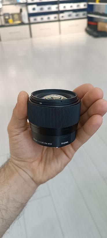 sigma 1835: Sigma 56mm f1.4 ( for Sony ) — 2