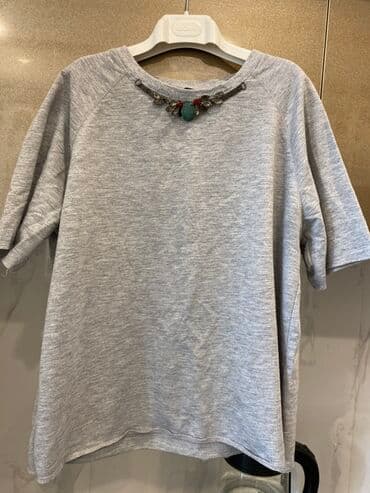 женские футболки и майки в полоску: Qadın geyimləri 3 azn her biri 1) Açıq boz rəngli qısaqol bluz: - — 1