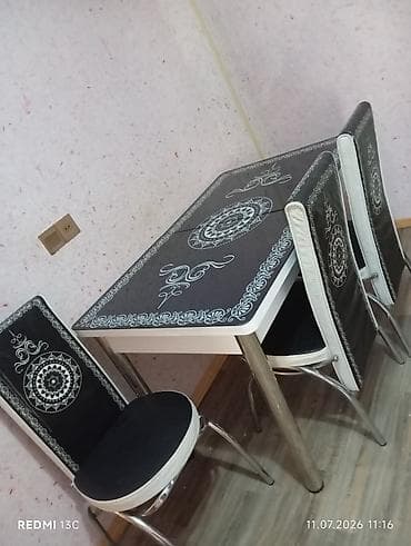 bagca stolu: Mətbəx üçün masa və 4 stul dəsti şüşədəndir.Tecili evden — 1