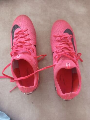 barya ayakkabı: Nike brendinin futbol üçün nəzərdə tutulmuş çəhrayı rəngli — 5