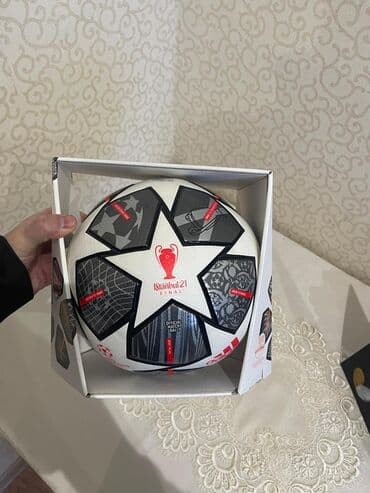 UEFA Çempionlar Liqası finalı üçün hazırlanmış futbol topu, ağ və boz lalafo.az -da UEFA Çempionlar Liqası finalı üçün hazırlanmış futbol topu, ağ və boz