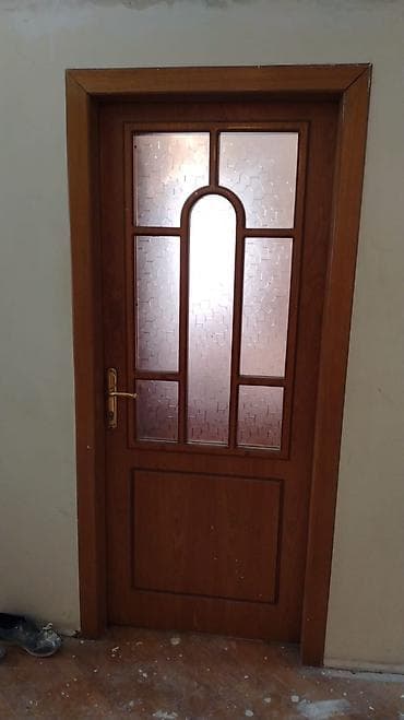 qapi taxta: Taxta qapı – şüşəli model - Material: təbii ağac (isti qəhvəyi ton) — 1