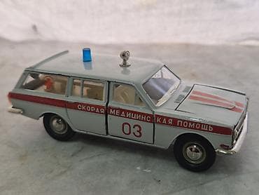 авто шлем: Sovet dövrü “Təcili Tibbi Yardım” avtomobilinin kolleksiya modeli - — 4
