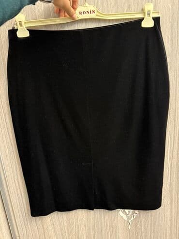 Qələm ətək – klassik qara - Rəng: qara - Kəsim: düz/qələm siluet